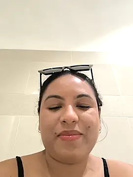 Snapshot of Francesca_ferrari chatting on 03-15-25, 08:10 Francesca ferrari online show from 03-15-25, 08:10