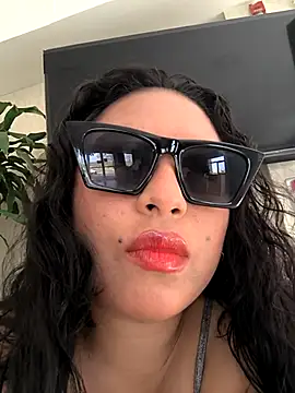 Snapshot of Francesca_ferrari chatting on 03-16-25, 08:32 Francesca ferrari online show from 03-16-25, 08:32