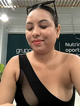 Snapshot of Francesca_ferrari chatting on 03-22-25, 05:41 Francesca ferrari online show from 03-22-25, 05:41