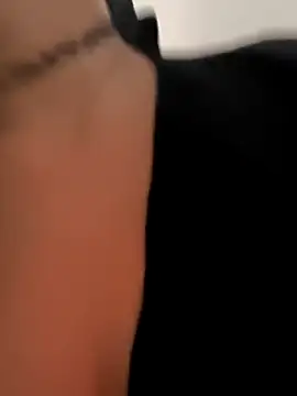 Snapshot of Francesca_ferrari chatting on 09-11-25, 01:39 Francesca ferrari online show from 09-11-25, 01:39