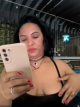 Snapshot of Francesca_ferrari chatting on 09-16-25, 06:20 Francesca ferrari online show from 09-16-25, 06:20