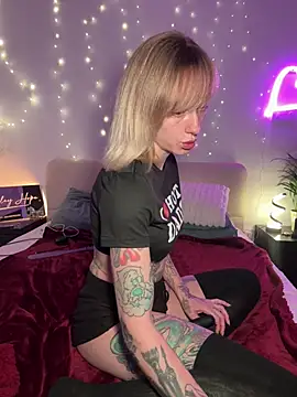 haileyhope  online show from 02-11-26, 03:28