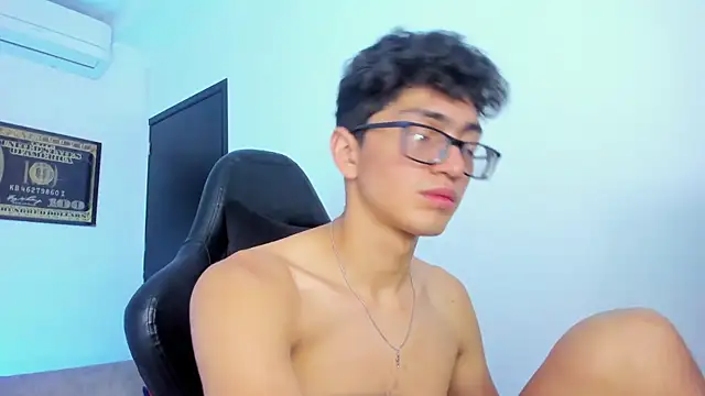 Snapshot of TylerWhite_ chatting on 02-08-25, 09:35 TylerWhite online show from 02-08-25, 09:35