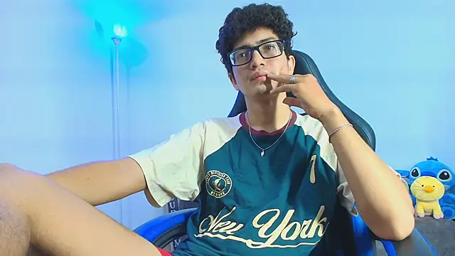 Snapshot of TylerWhite_ chatting on 10-01-25, 03:45 TylerWhite online show from 10-01-25, 03:45