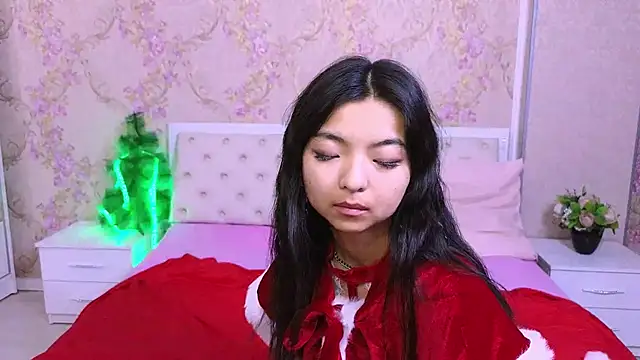 Snapshot of Shy_Kira chatting on 12-12-24, 06:53 Shy Kira online show from 12-12-24, 06:53