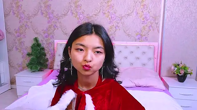 Snapshot of Shy_Kira chatting on 12-14-24, 06:30 Shy Kira online show from 12-14-24, 06:30