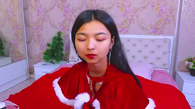 Snapshot of Shy_Kira chatting on 12-19-24, 12:34 Shy Kira online show from 12-19-24, 12:34