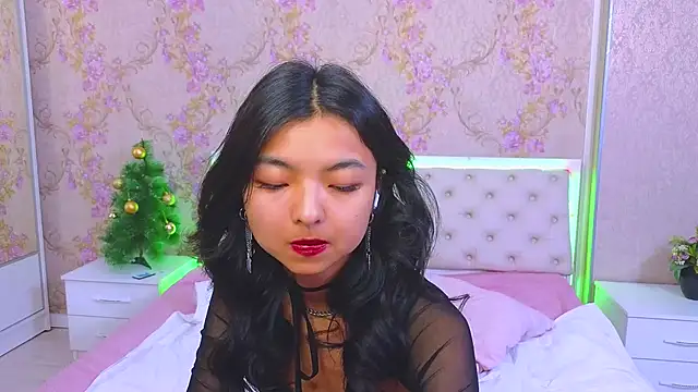 Snapshot of Shy_Kira chatting on 12-24-24, 06:39 Shy Kira online show from 12-24-24, 06:39