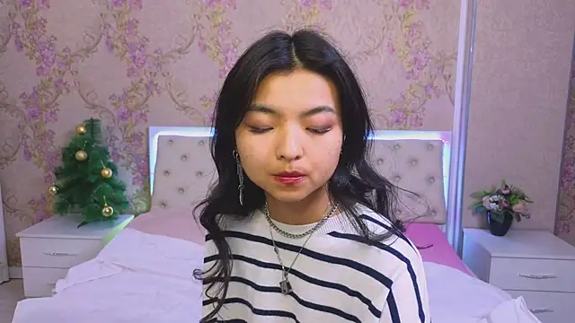 Snapshot of Shy_Kira chatting on 01-07-25, 06:35 Shy Kira online show from 01-07-25, 06:35