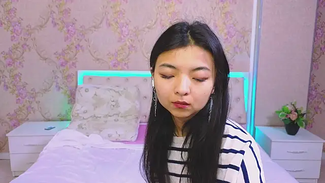 Snapshot of Shy_Kira chatting on 01-20-25, 12:28 Shy Kira online show from 01-20-25, 12:28