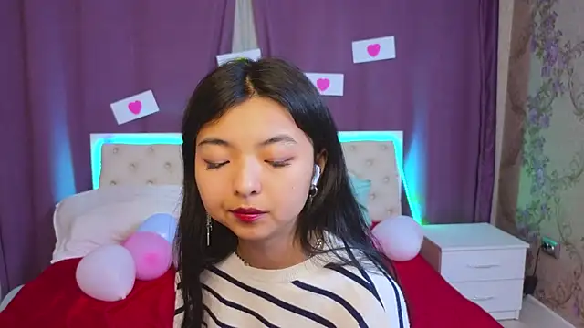 Snapshot of Shy_Kira chatting on 02-10-25, 03:53 Shy Kira online show from 02-10-25, 03:53