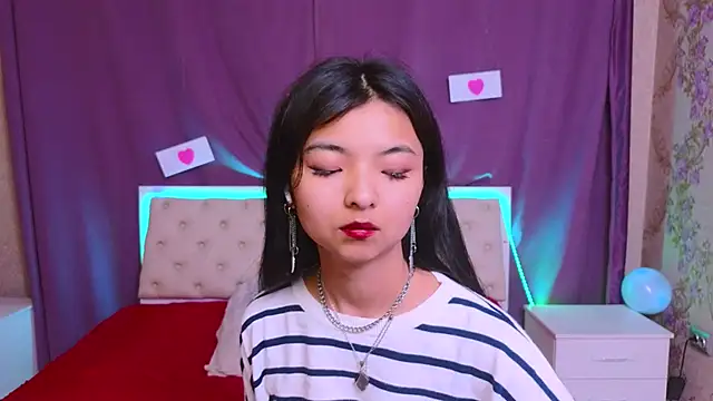 Snapshot of Shy_Kira chatting on 02-12-25, 12:33 Shy Kira online show from 02-12-25, 12:33