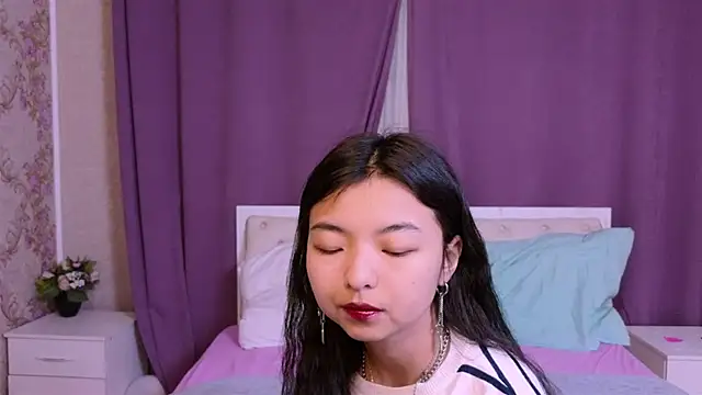 Snapshot of Shy_Kira chatting on 02-20-25, 12:25 Shy Kira online show from 02-20-25, 12:25