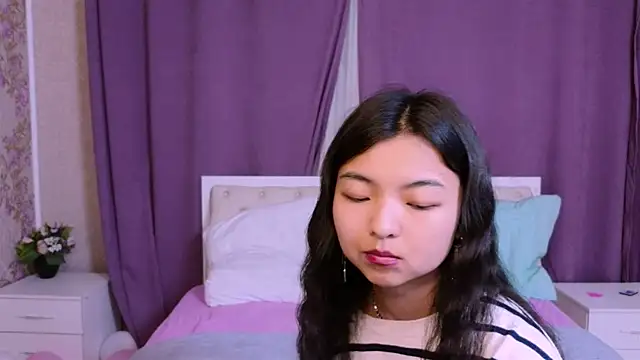 Snapshot of Shy_Kira chatting on 02-20-25, 06:35 Shy Kira online show from 02-20-25, 06:35