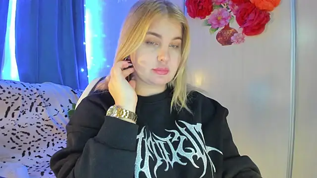 CoraSwon online show from 02-10-25, 07:36