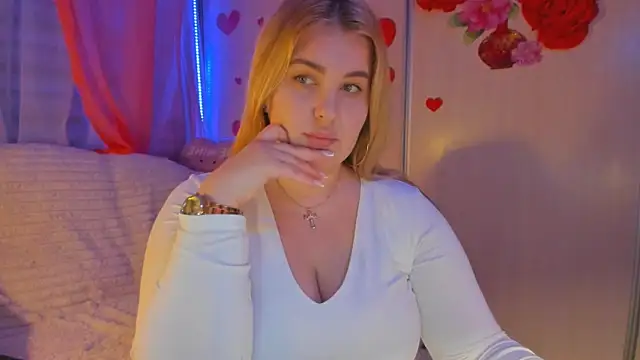 CoraSwon online show from 03-04-25, 05:56