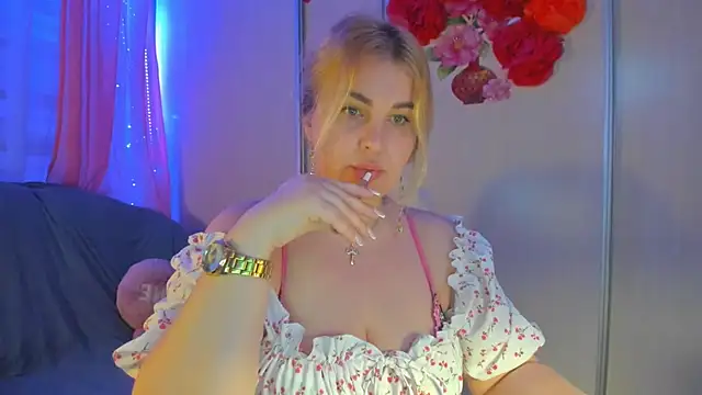 CoraSwon online show from 03-08-25, 07:09