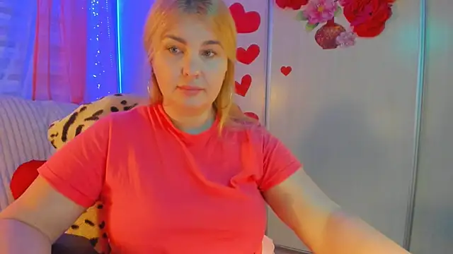 CoraSwon online show from 03-19-25, 03:40