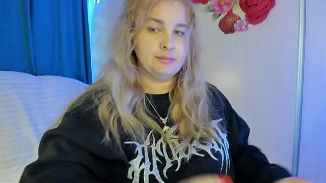 CoraSwon online show from 10-02-25, 06:42