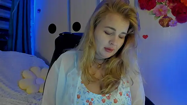 CoraSwon online show from 11-15-25, 12:19