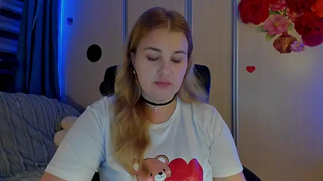 CoraSwon online show from 11-17-25, 05:41