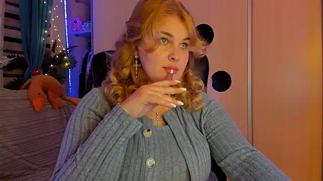 CoraSwon online show from 02-08-26, 04:21