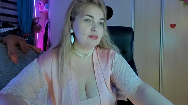 CoraSwon online show from 02-18-26, 04:47