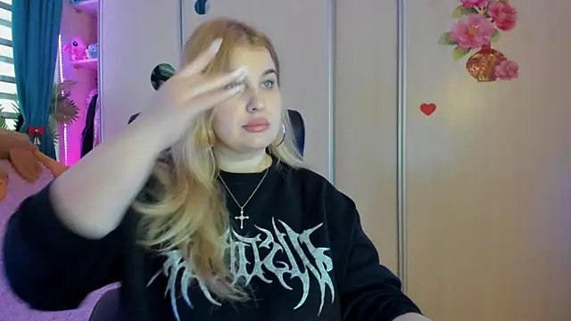 CoraSwon online show from 02-19-26, 07:04