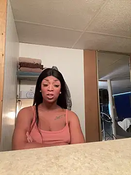 Snapshot of KLoveeee chatting on 10-27-25, 07:18 KLoveeee online show from 10-27-25, 07:18