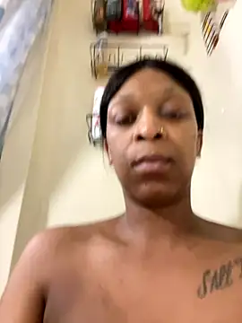 Snapshot of KLoveeee chatting on 11-18-25, 12:38 KLoveeee online show from 11-18-25, 12:38