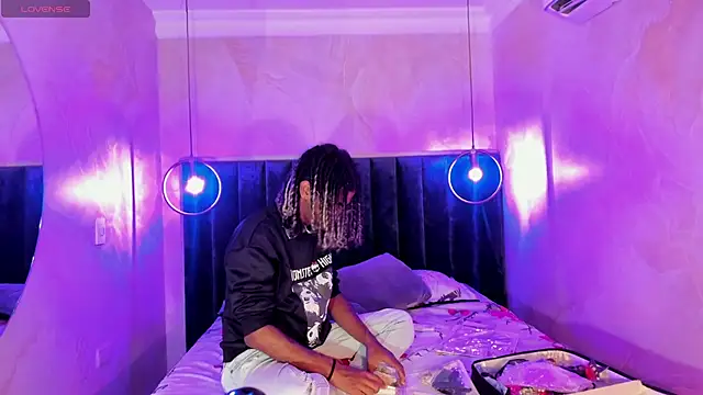 Maxim-Walker online show from 09-28-25, 02:39