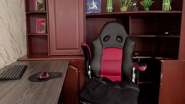 GianellaCox  online show from 10-23-25, 01:21