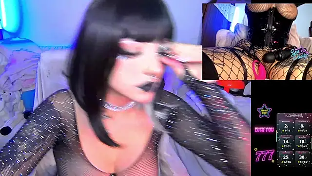 Snapshot of HollyDominic chatting on 06-27-26, 11:37 HollyDominic online show from 06-27-26, 11:37