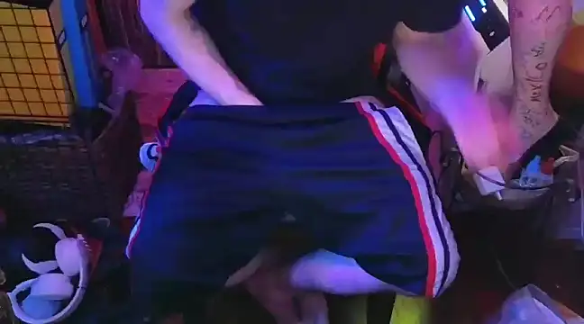 pantslesstraveler plt online show from 01-30-25, 04:16