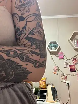 Snapshot of Sextazy chatting on 11-11-25, 12:49 Sextazy online show from 11-11-25, 12:49