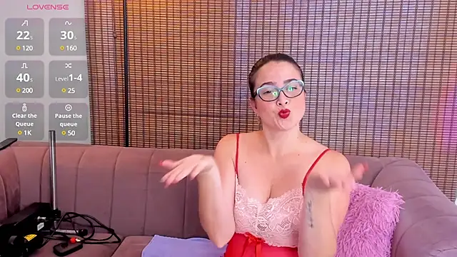 Snapshot of ariana_cross chatting on 01-12-25, 01:16 ariana cross online show from 01-12-25, 01:16