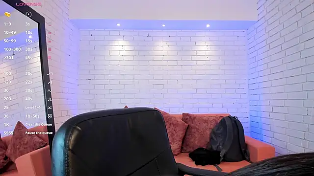 paulina sweett  online show from 10-20-25, 07:03