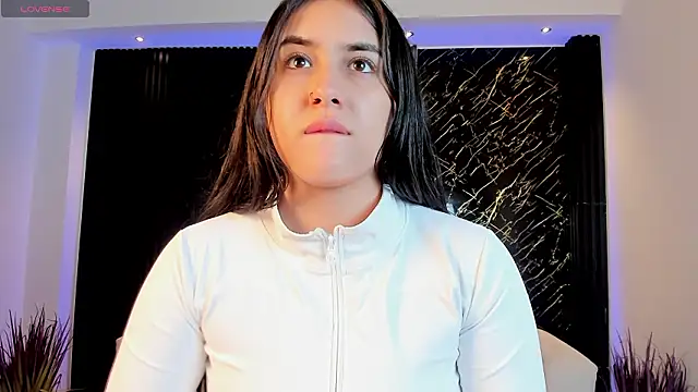 paulina sweett  online show from 03-12-26, 12:00