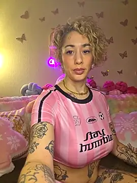 Chachou000 online show from 12-17-25, 07:09