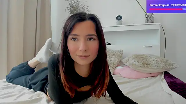 Snapshot of crystalnut chatting on 10-05-25, 02:10 crystalnut online show from 10-05-25, 02:10