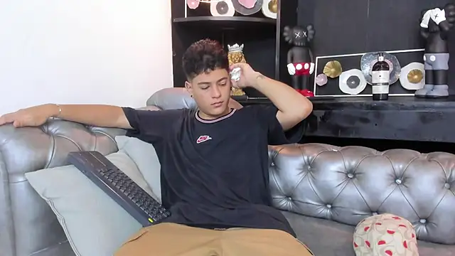 Snapshot of Levy_Steve chatting on 02-28-25, 05:48 Levy Steve online show from 02-28-25, 05:48