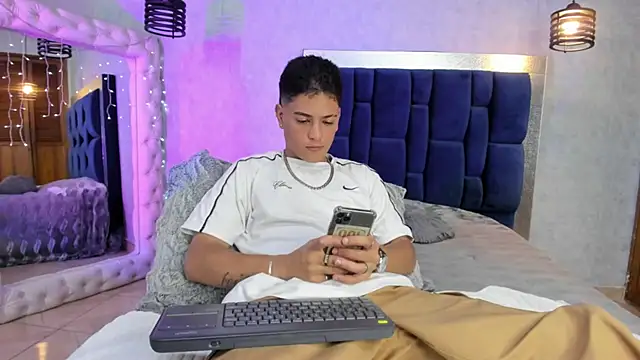 Levy Steve online show from 12-14-25, 04:51