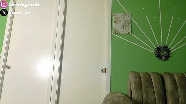 Snapshot of Liam_Taylor chatting on 01-29-25, 11:46 Liam Taylor online show from 01-29-25, 11:46