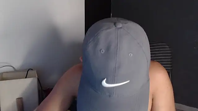 Snapshot of harold_18_ chatting on 04-21-26, 05:39 harold 18 online show from 04-21-26, 05:39