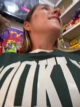 Snapshot of Iris_love18 chatting on 02-11-25, 05:29 Iris love18 online show from 02-11-25, 05:29