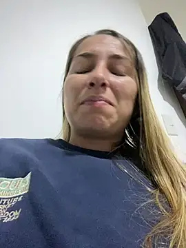 Snapshot of Iris_love18 chatting on 02-13-25, 01:08 Iris love18 online show from 02-13-25, 01:08