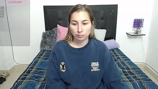 Snapshot of Iris_love18 chatting on 02-13-25, 11:50 Iris love18 online show from 02-13-25, 11:50