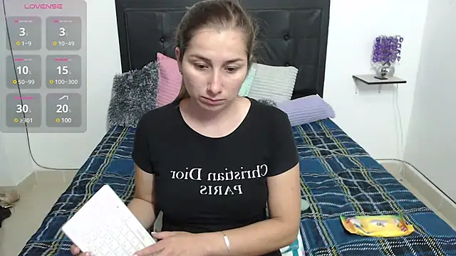 Snapshot of Iris_love18 chatting on 02-13-25, 04:50 Iris love18 online show from 02-13-25, 04:50