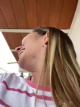 Snapshot of Iris_love18 chatting on 02-15-25, 08:22 Iris love18 online show from 02-15-25, 08:22