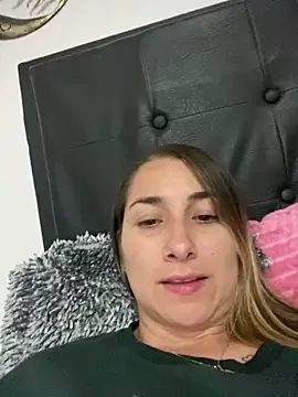 Snapshot of Iris_love18 chatting on 02-23-25, 03:13 Iris love18 online show from 02-23-25, 03:13